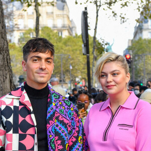 Louane Emera et son compagnon Florian Rossi arrivent au défilé de mode Miu Miu lors de la Fashion Week printemps/été 2022 à Paris, France, le 5 octobre 2021. © Veeren Ramsamy-Christophe Clovis/Bestimage 