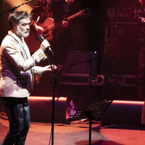 Exclusif - Rufus Wainwright, Catherine Deneuve - En pleine tournée européenne pour son nouvel album "Unfollow the Rules" , le chanteur et pianiste américano-canadien Rufus Wainwright fait monter sur scène Catherine Deneuve (habillée en Céline) pour un duo lors de son concert au Grand Rex à Paris le 30 mars 2022. © Jack Tribeca / Bestimage 