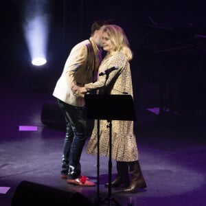 Exclusif - Rufus Wainwright, Catherine Deneuve - En pleine tournée européenne pour son nouvel album "Unfollow the Rules" , le chanteur et pianiste américano-canadien Rufus Wainwright fait monter sur scène Catherine Deneuve (habillée en Céline) pour un duo lors de son concert au Grand Rex à Paris le 30 mars 2022. © Jack Tribeca / Bestimage 