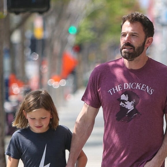 Exclusif - Ben Affleck a profité d'une belle journée avec son fils Samuel dans les rues de Brentwood. Le 1er avril 2022.