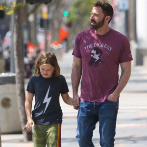 Exclusif - Ben Affleck a profité d'une belle journée avec son fils Samuel dans les rues de Brentwood. Le 1er avril 2022.