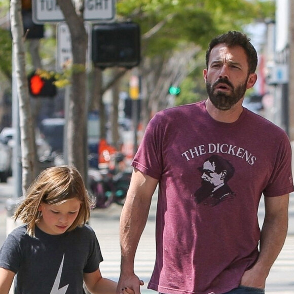 Exclusif - Ben Affleck a profité d'une belle journée avec son fils Samuel dans les rues de Brentwood. Le 1er avril 2022.