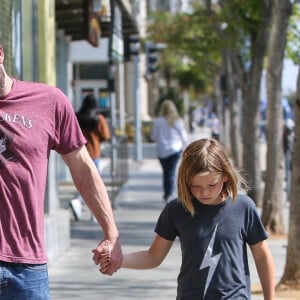 Exclusif - Ben Affleck a profité d'une belle journée avec son fils Samuel dans les rues de Brentwood. Le 1er avril 2022.