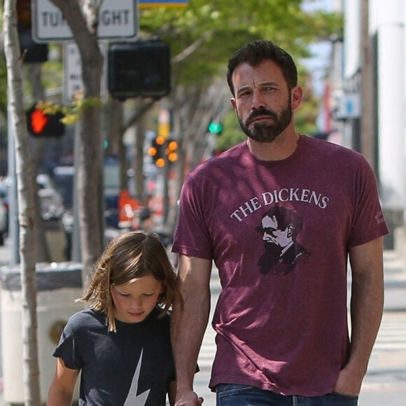 Exclusif - Ben Affleck a profité d'une belle journée avec son fils Samuel dans les rues de Brentwood. Le 1er avril 2022.