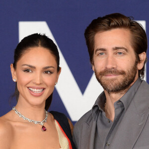 Eiza Gonzalez et Jake Gyllenhaal au photocall de la première du film "Ambulance" à Los Angeles le 4 avril 2022. 