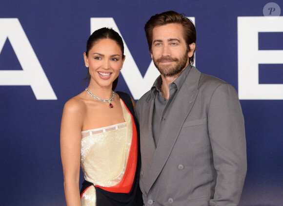 Eiza Gonzalez et Jake Gyllenhaal au photocall de la première du film "Ambulance" à Los Angeles le 4 avril 2022. 