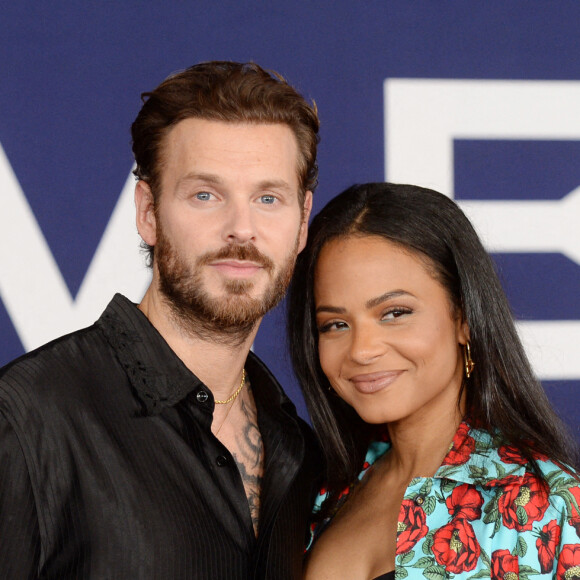 Christina Milian et son mari Matt Pokora au photocall de la première du film "Ambulance" à Los Angeles le 4 avril 2022. 