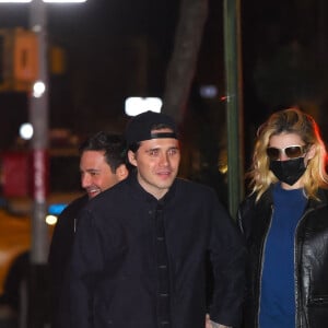 Brooklyn Beckham et sa fiancée Nicola Peltz vont dîner au restaurant "Saint Theo" à New York, le 16 janvier 2022. 