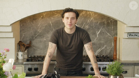 Brooklyn Beckham dévoile ses talents culinaires à sa fiancé Nicola Peltz 