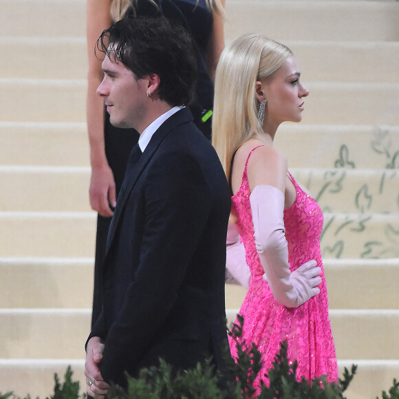 Brooklyn Beckham et Nicola Peltz au photocall de la soirée du MET Gala (Met Ball) à New York, le 13 septembre 2021. 