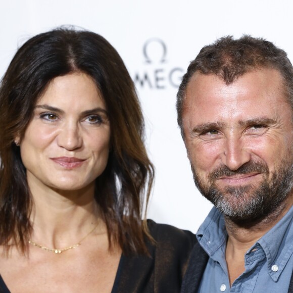 Alexandre Brasseur et sa femme Juliette - Photocall de la soirée "Her Time" Omega à l'hôtel de Sully à Paris le 29 septembre 2017. © Cyril Moreau/Bestimage