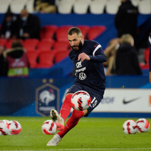Karim Benzema (19 France) Echauffement lors du match de football de qualification pour la Coupe du monde 2022 entre la France et le Kazakhstan au stade Parc des Princes à Paris, France, le 13 novembre 2021. La France a gagné 8-0. © Federico Pestellini/Panoramic/Bestimage