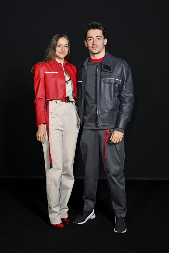 Charlotte Sine et son compagnon Charles Leclerc dans les backstage du défilé de mode automne-hiver "Ferrari" lors de la fashion week de Milan.