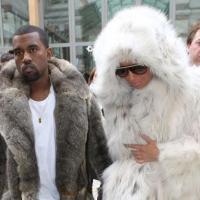Quand Kanye West se prend pour un ours, sa copine Amber Rose se transforme... en Yéti ! Ridicule !
