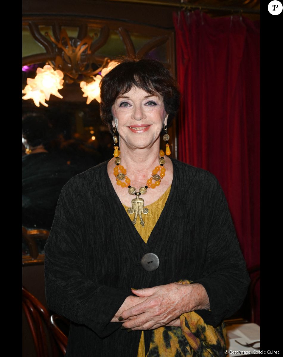 Anny Duperey - L'académie Alphonse Allais intronise E. Naulleau, MP Belle et J. Santamaria au cabaret "La Cremaillère" à Paris, le 21 mars 2022. © Coadic Guirec/Bestimage