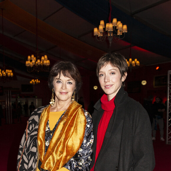 Anny Duperey et sa fille Sara Giraudeau - Lancement de la campagne des Pères Noël Verts du Secours Populaire au Cirque Phénix, le 20 novembre 2019 à Paris. © Jack Tribeca/Bestimage