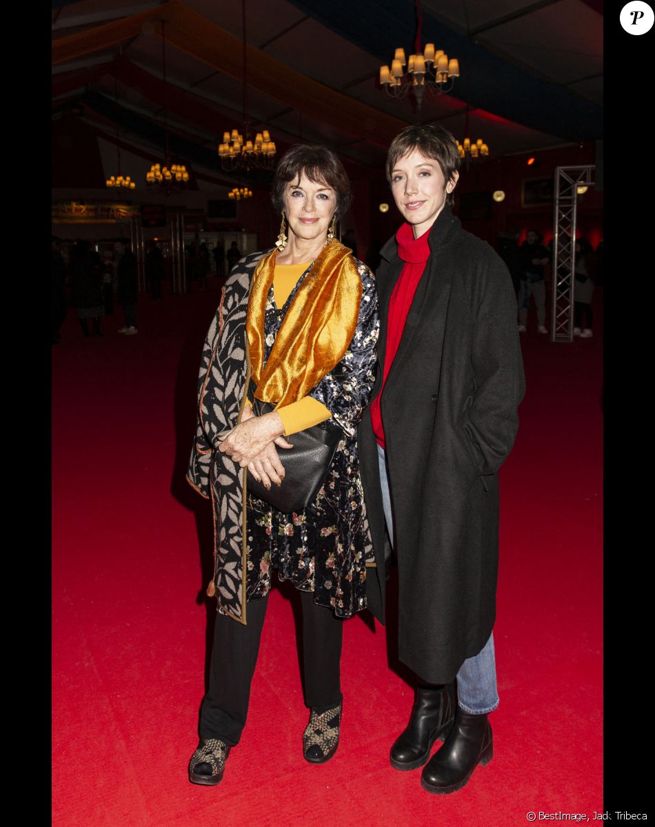 Anny Duperey et sa fille Sara Giraudeau - Lancement de la campagne des Pères Noël Verts du Secours Populaire au Cirque Phénix, le 20 novembre 2019 à Paris. © Jack Tribeca/Bestimage