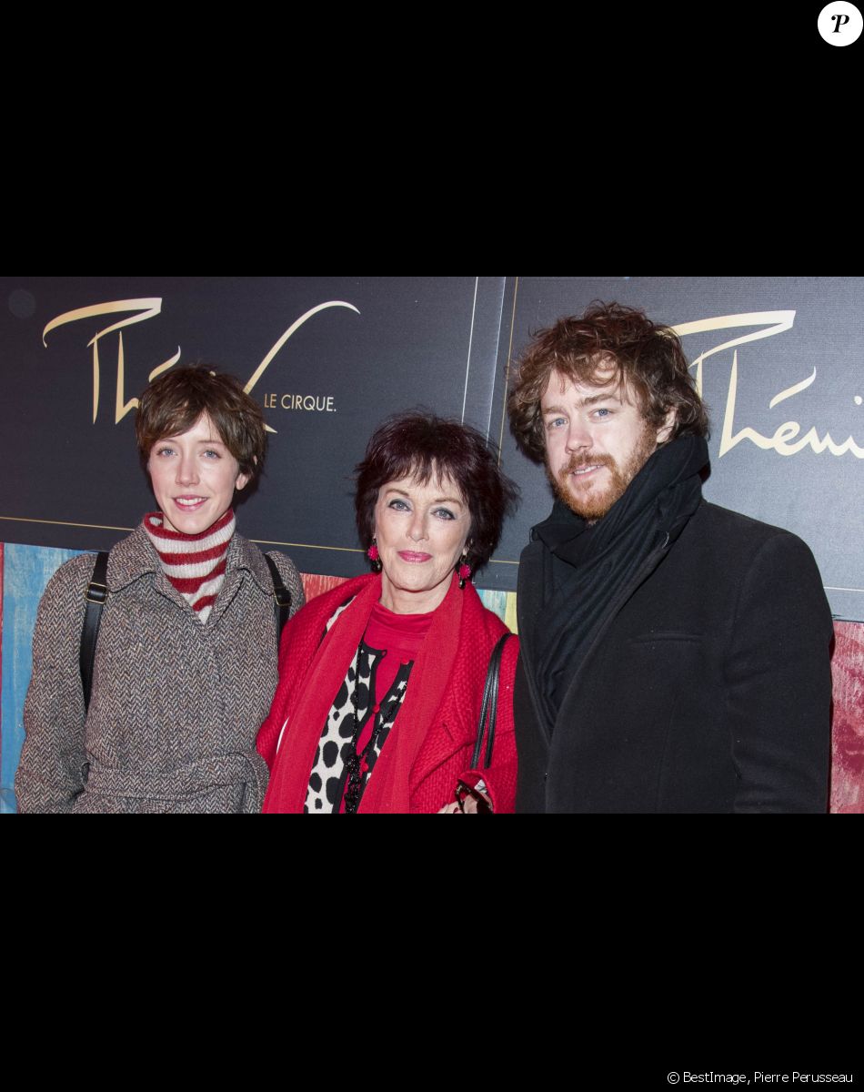 Anny Duperey avec sa fille Sara Giraudeau et son fils Gaël Giraudeau - Cérémonie de remise de prix du 39e Festival Mondial du Cirque de Demain sur la Pelouse de Reuilly à Paris, le 4 février 2018. © Pierre Perusseau/Bestimage