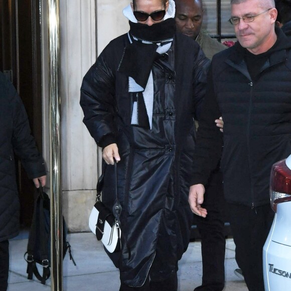 Info - Céline Dion est contrainte pour des soucis de santé de reporter son retour sur scène prévu le 5 novembre à Las Vegas - Celine Dion et Dr. Gwen Korovin (son spécialiste de la voix) se baladent dans les rues glacées de New York, le 13 novembre 2019 