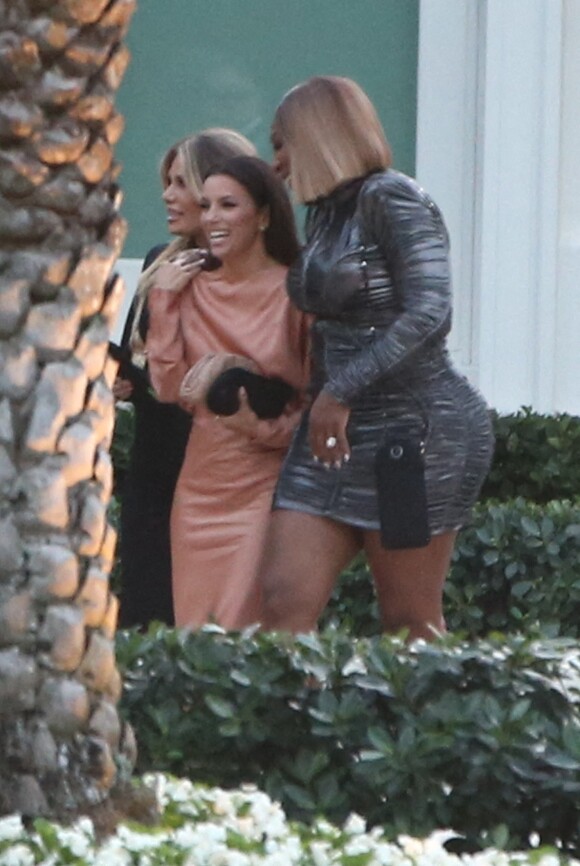 Eva Longoria et Serena Williams - Arrivée des invités au dîner des Beckham la veille du mariage de Brooklyn et Nicola.Peltz à Palm Beach.