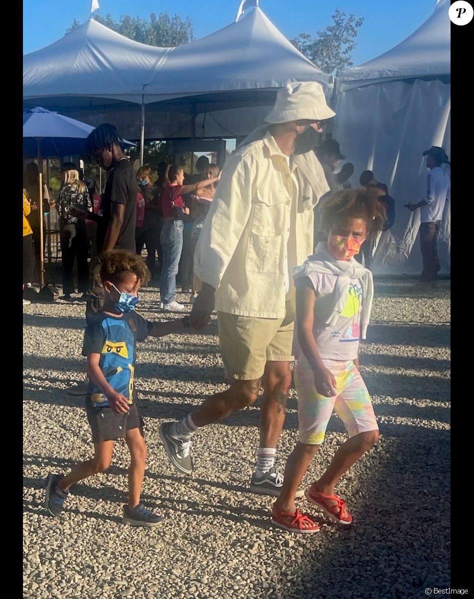 Jesse Williams avec son ex-femme Aryn Drake-Lee et leurs enfants Maceo et Sadie, à la fête foraine "Malibu Chili Cook-Off" à Los Angeles, le 4 septembre 2021. Merci de flouter le visage des enfants avant publication