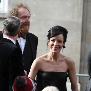 Lily Allen et son mari David Harbour arrivent au photocall des "Olivier Awards" au Royal Albert Hall à Londres, le 10 avril 2022. 
