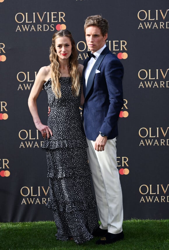 Eddie Redmayne et Buckley au photocall des "Olivier Awards" au Royal Albert Hall à Londres