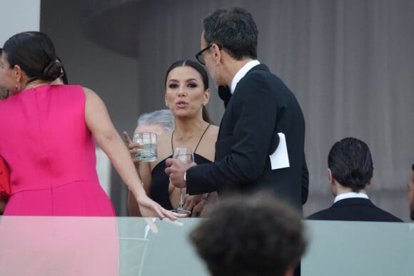 Eva Longoria - Les invités lors de la cérémonie de mariage de Brooklyn Beckham et Nicola Peltz à Palm Beach en Floride le 9 avril 2022. 