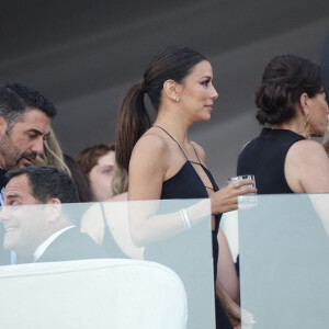 Exclusif - Eva Longoria et son mari José Antonio Baston - Les invités lors de la cérémonie de mariage de Brooklyn Beckham et Nicola Peltz à Palm Beach en Floride le 9 avril 2022. 