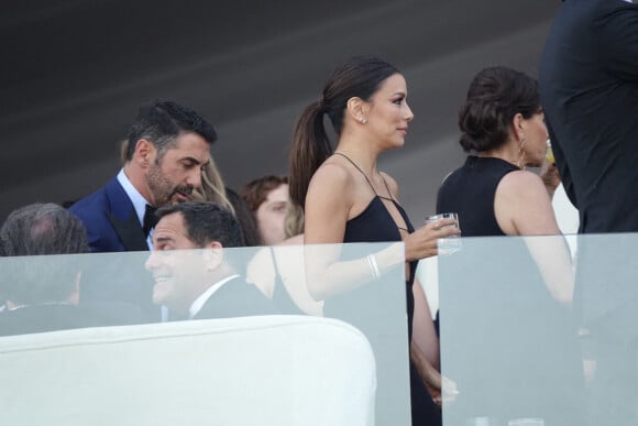 Exclusif - Eva Longoria et son mari José Antonio Baston - Les invités lors de la cérémonie de mariage de Brooklyn Beckham et Nicola Peltz à Palm Beach en Floride le 9 avril 2022. 