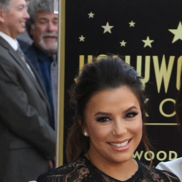 Eva Longoria enceinte et Victoria Beckham - E. Longoria enceinte reçoit son étoile sur le Walk Of Fame à Hollywood, le 16 avril 2018 