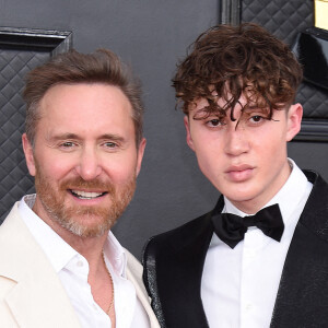 David Guetta et son fils Tim Elvis au photocall de la 64ème édition des Grammy Awards au MGM Grand Garden à Las Vegas le 3 avril 2022. 