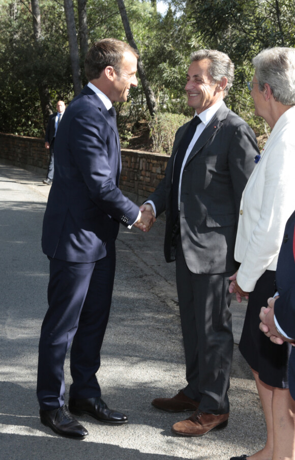Le président Emmanuel Macron, Nicolas Sarkozy lors du 75ème anniversaire du débarquement en Provence pendant la seconde guerre mondiale à Saint-Raphaël le 15 août 2019