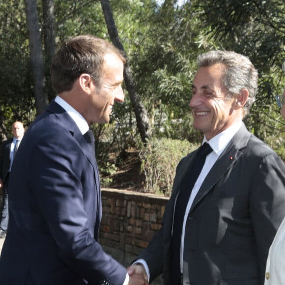 Le président Emmanuel Macron, Nicolas Sarkozy lors du 75ème anniversaire du débarquement en Provence pendant la seconde guerre mondiale à Saint-Raphaël le 15 août 2019