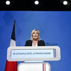 Marine Le Pen candidate du Rassemblement National (RN) à son QG lors du premier tour des élections présidentielles, à Paris le 10 avril 2022