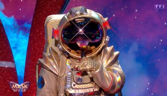Le Cosmonaute lors de l'émission "Mask Singer 2022" du 15 avril sur TF1
