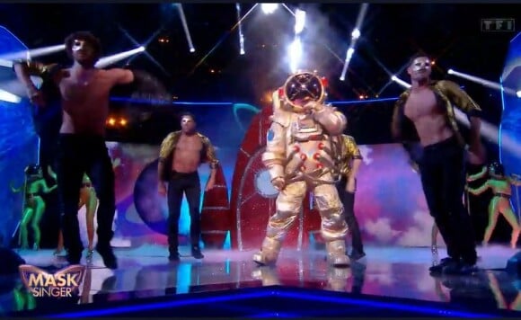 Le Cosmonaute lors de l'émission "Mask Singer 2022" du 15 avril sur TF1