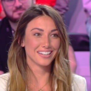 Delphine Wespiser se confie sur une période de sa vie où elle a failli sombrer - "Touche pas à mon poste", le 13 avril 2022, sur C8