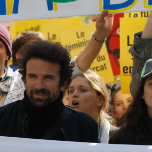 Cyril Dion, Marion Cotillard, Elsa Wolinski (fille de Georges et Maryse Wolinski) - Marche pour le futur entre la place de la Bastille et la place de la République à Paris, France, le 09 avril 2022. © Christophe Clovis / Bestimage 
