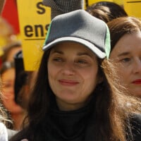 Marion Cotillard : Casquette sur la tête et poing levé... L'actrice mobilisée lors d'une manifestation