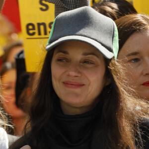 Marion Cotillard - Marche pour le futur entre la place de la Bastille et la place de la République à Paris, France. © Christophe Clovis / Bestimage 
