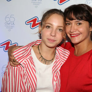 Emma de Caunes et sa fille Nina Blanc-Francard (fille de Sinclair) - Soirée "Tricolore Party" pour célébrer le 65ème anniversaire du Thermolactyl de Damart à la Maison Molière à Paris le 13 septembre 2018. © Denis Guignebourg/Bestimage