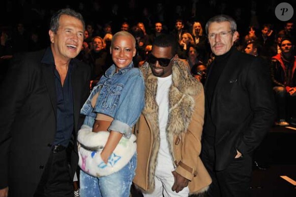 Le photographe Mario Testino, Amber Rose, Kanye West et Lambert Wilson au défilé Dior à Paris