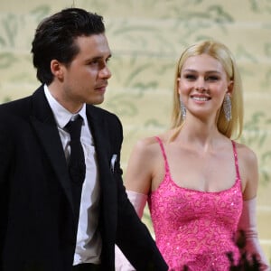 Brooklyn Beckham et sa fiancée Nicola Peltz à la soirée du Met Gala (Met Ball) "Celebrating In America: A Lexicon Of Fashion" au Metropolitan Museum of Art à New York City, New York.