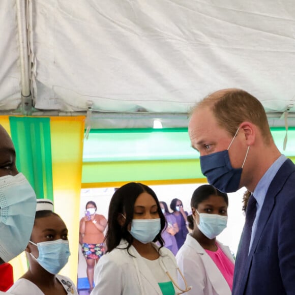 Le prince William, duc de Cambridge, et Catherine (Kate) Middleton, duchesse de Cambridge, visitent à l'hôpital de Spanish Town le 23 mars 2022 à Spanish Town, en Jamaïque. Le duc et la duchesse de Cambridge visitent le Belize, la Jamaïque et les Bahamas au nom de Sa Majesté la Reine à l'occasion de son jubilé de platine. Spanish Town, le 23 mars 2022. 