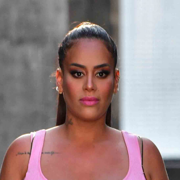 Amel Bent (enceinte) - Défilé Nicolas Lecourt Mansion "Collection Femme Prêt-à-Porter Automne/Hiver 2022" lors de la Fashion Week de Paris (PFW) le 8 mars 2022.