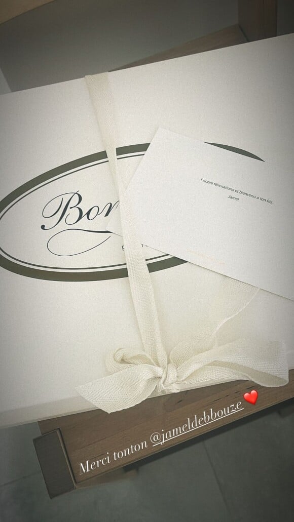 Amel Bent dévoile le cadeau que lui a offert Jamel Debbouze pour la naissance de son fils. Instagram le 16 avril 2022.
