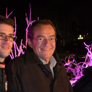 Jean-Pierre Pernaut et son fils Olivier Pernaut - Présentation de la nouvelle voiture de Margot Laffite, Jean-Pierre et Olivier Pernaut pour le trophée Andros à Paris le 26 novembre 2015. La compagnie des Bateaux-Mouches est leur partenaire officiel. © Lionel Urman / Bestimage