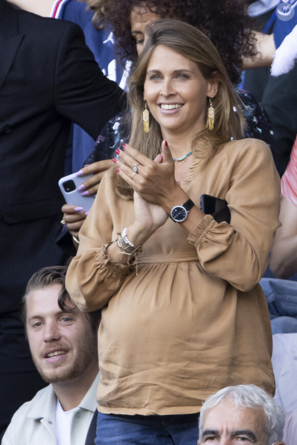 Ophélie Meunier (enceinte) - People en tribune lors de la rencontre de football Paris Saint Germain PSG contre Clermont (4-0) au Parc des Princes à Paris le 11 septembre 2021 
