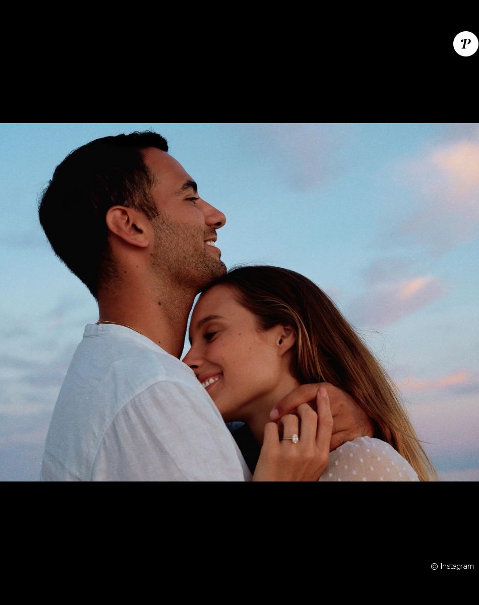 Ilona Smet et son mari Kamran Ahmed complices sur Instagram, à l'annonce de leurs fiançailles en septembre 2022.